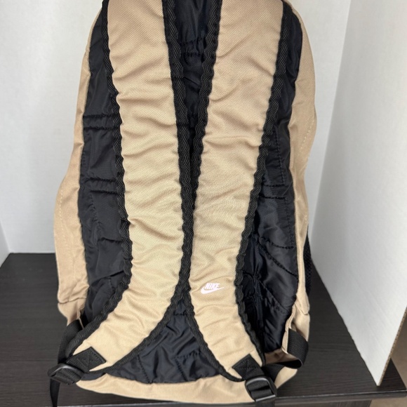 NIKE Varsity Backpack Large/3 Section/Light Brown and Pink/School/Work/Casual - Picture 4 of 15